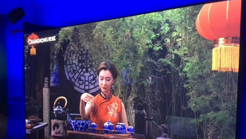 激光電視投黑晶抗光幕？主要還是光學結構的不同，您懂了嗎？