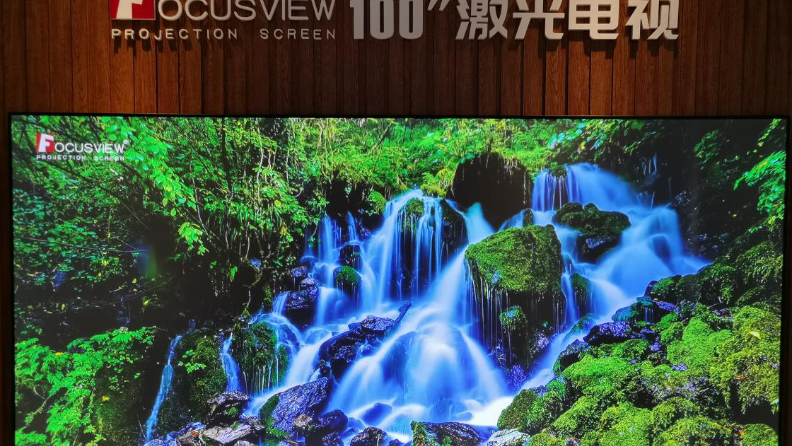 激光電視能用軟幕嗎？軟幕跟硬屏的效果有區(qū)別嗎？【南京東宇音響】