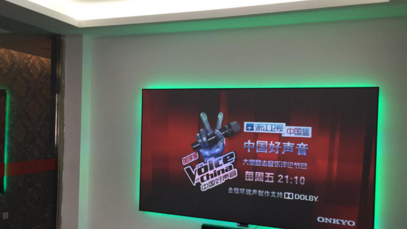 激光電視抗光幕什么好？選擇黑柵還是菲涅爾？【南京東宇音響】