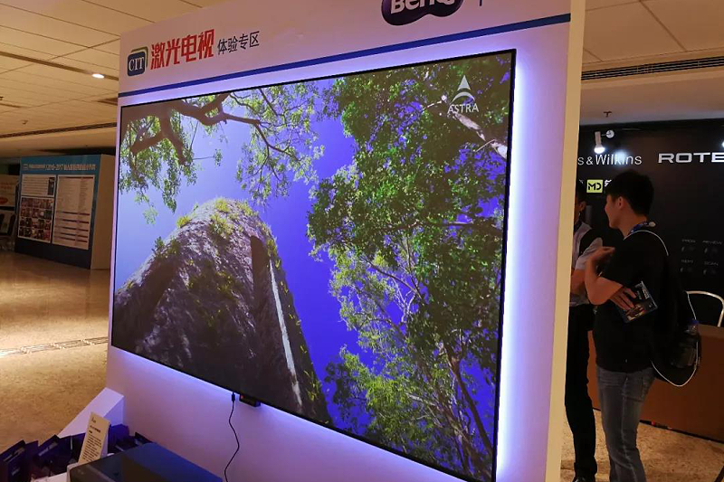 激光電視硬屏軟屏哪個(gè)好？